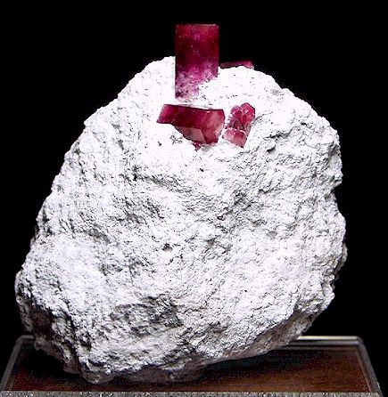 DEN1redberyl.jpg (54573 bytes)