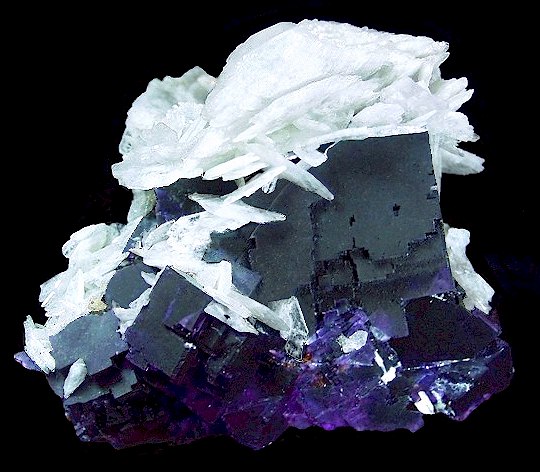 DEN2006-475ILfluorbarite.jpg (66949 bytes)