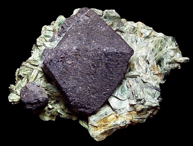 DEN2006-93magnetite.jpg (88324 bytes)