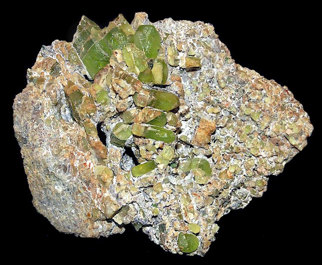 Denver2009-146peridotcluster.jpg (171772 bytes)