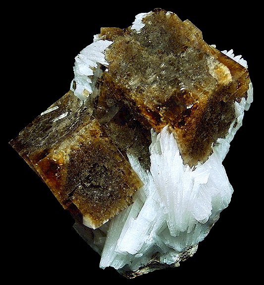 SUM2007-55brownfluorite.jpg (90993 bytes)