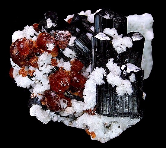 Tucson2008-484spessschorl.jpg (95171 bytes)