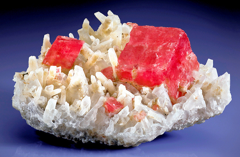 Tucson2009-350climaxrhodochrosite3.jpg (276844 bytes)