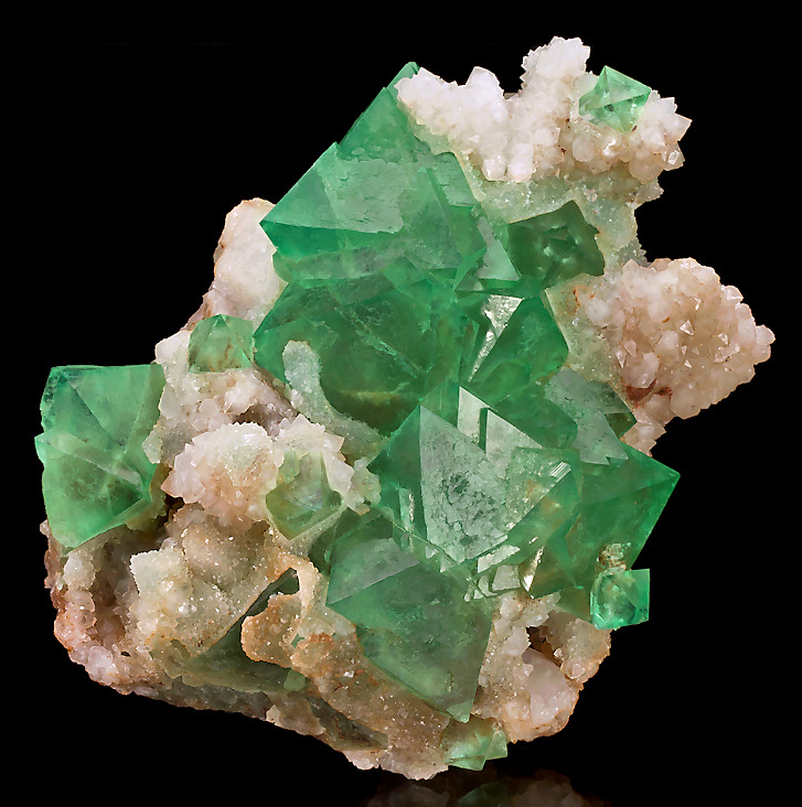 Tucson2012-476FluoriteReimvasmaakSouthAfrica15cm.jpg (185782 bytes)