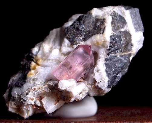 DD307pinktopaz.jpg (60101 bytes)