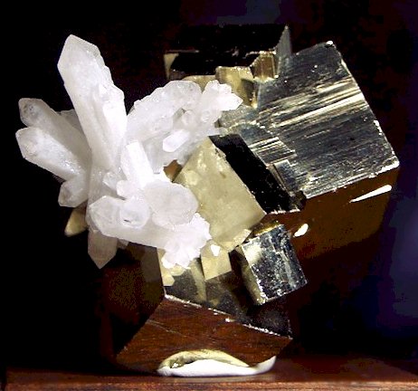 DD328quartzpyrite.jpg (44016 bytes)