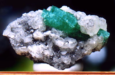 TC802emeraldcalcite.jpg (31149 bytes)