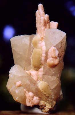 TC871RusWeirdCalcite.jpg (20114 bytes)