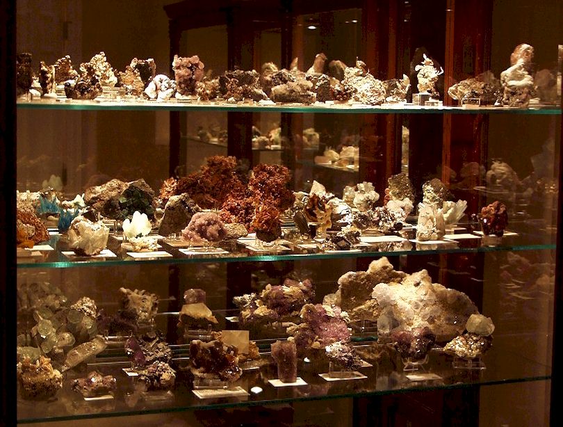 cabinets4.jpg (130893 bytes)